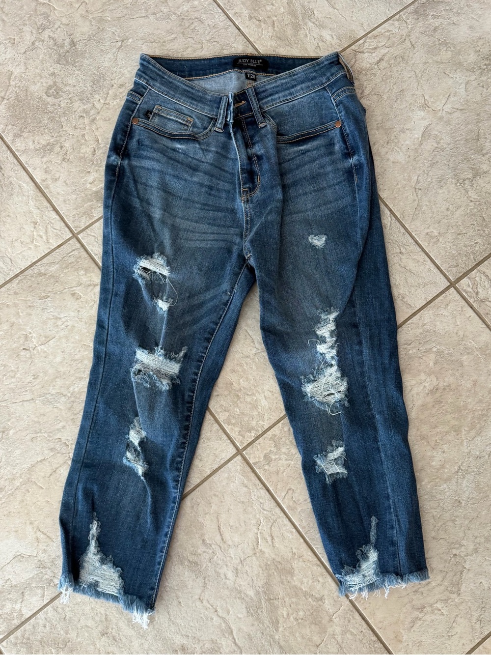 Judy Blue Distressed Capri Crop Size 7/28